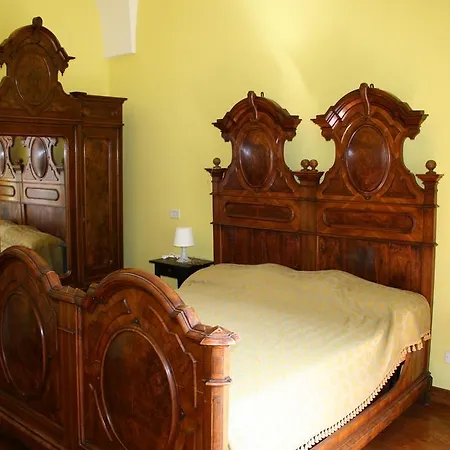 Il Mandorlo Specchia